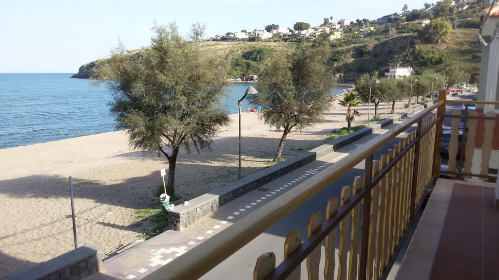 Noemi Holiday House Agnone Bagni Kültér fotó